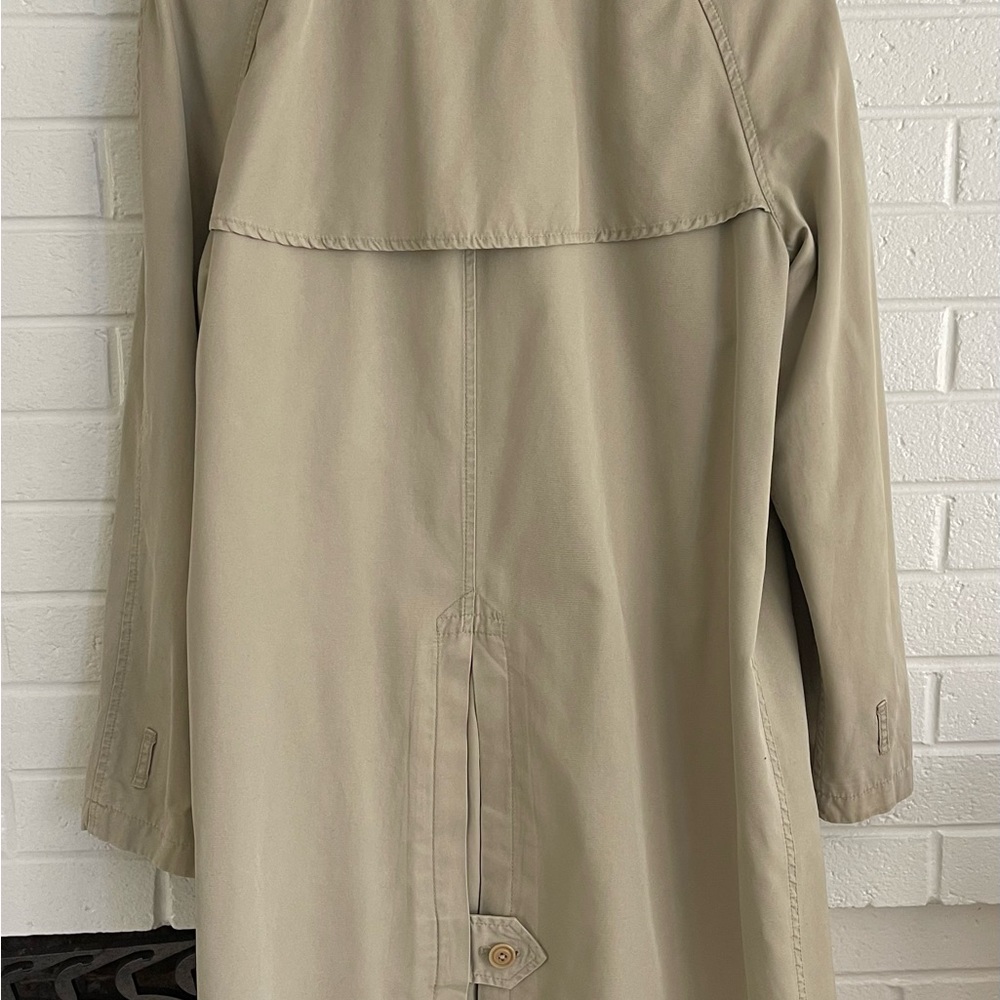 DKNY Classic Trench Coat. Size L. Excellent used condition. Epaulettes, belts. - Picture 8 of 11